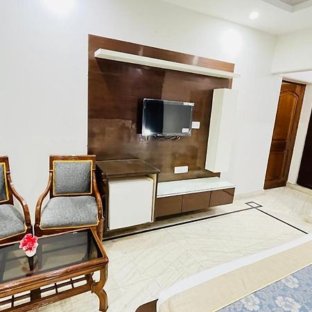 Hotel Starline Sector 28 Гургаон Экстерьер фото