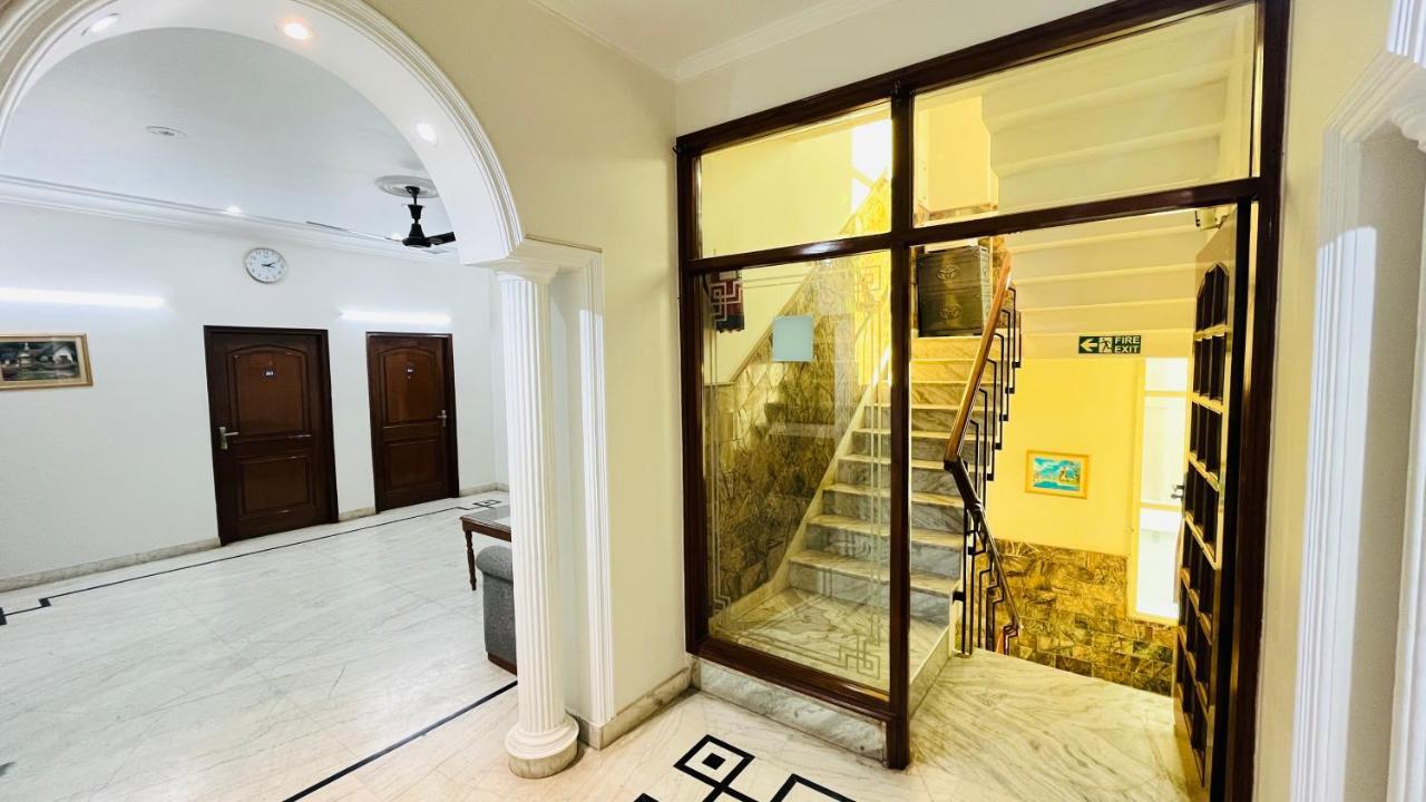 Hotel Starline Sector 28 Гургаон Экстерьер фото