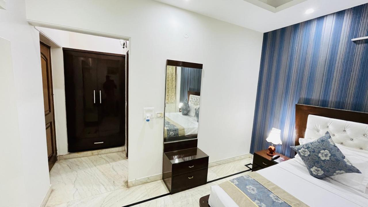 Hotel Starline Sector 28 Гургаон Экстерьер фото