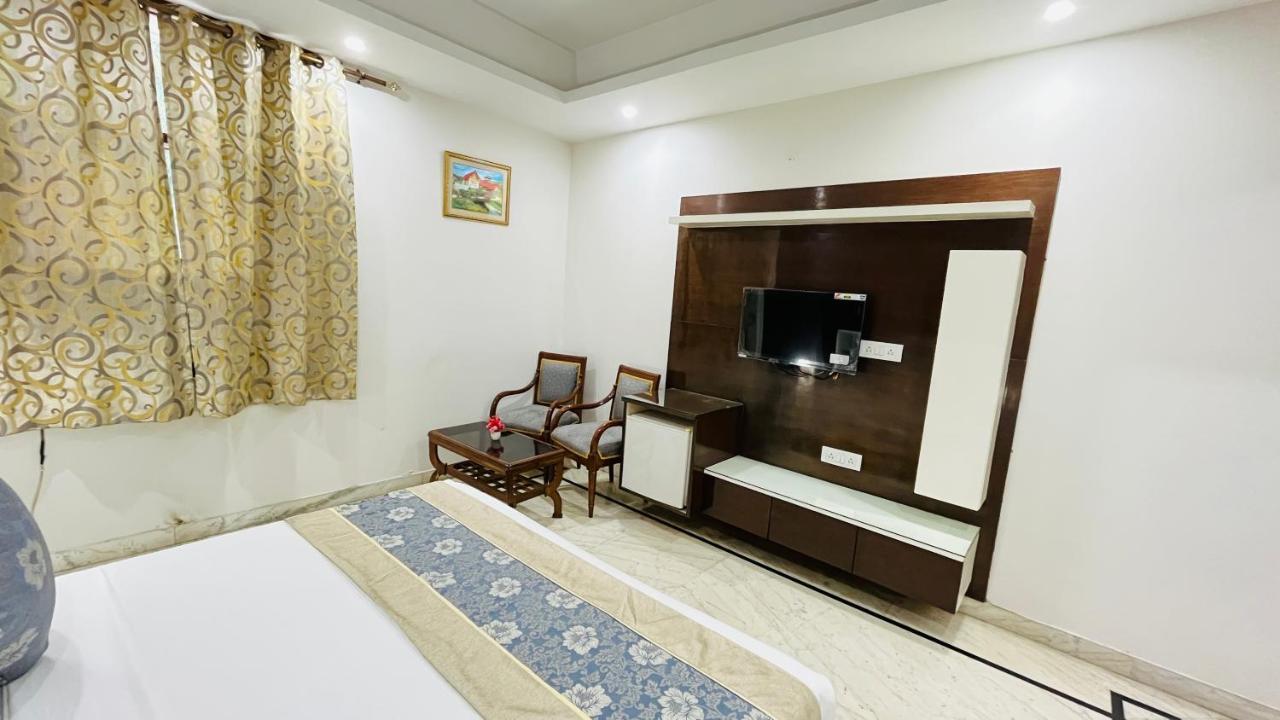 Hotel Starline Sector 28 Гургаон Экстерьер фото