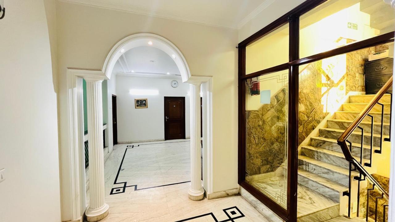 Hotel Starline Sector 28 Гургаон Экстерьер фото