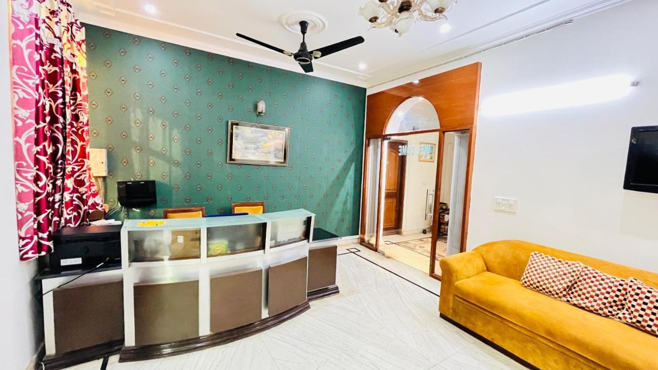 Hotel Starline Sector 28 Гургаон Экстерьер фото