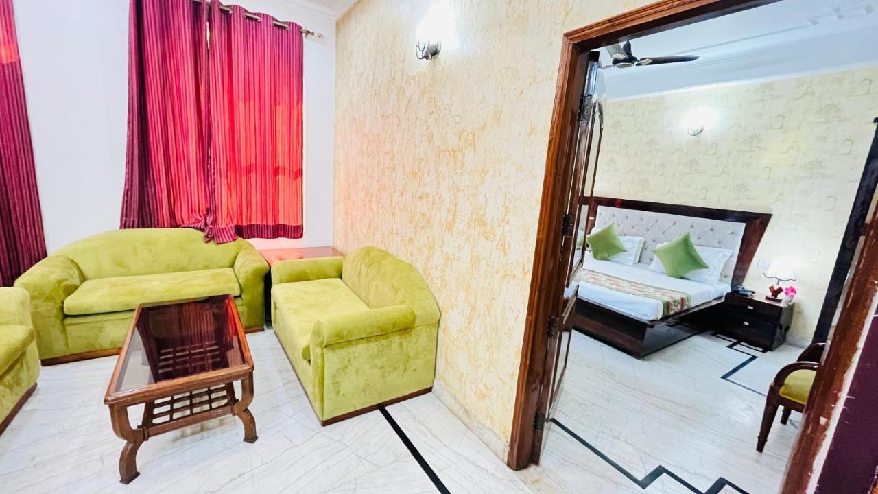 Hotel Starline Sector 28 Гургаон Экстерьер фото