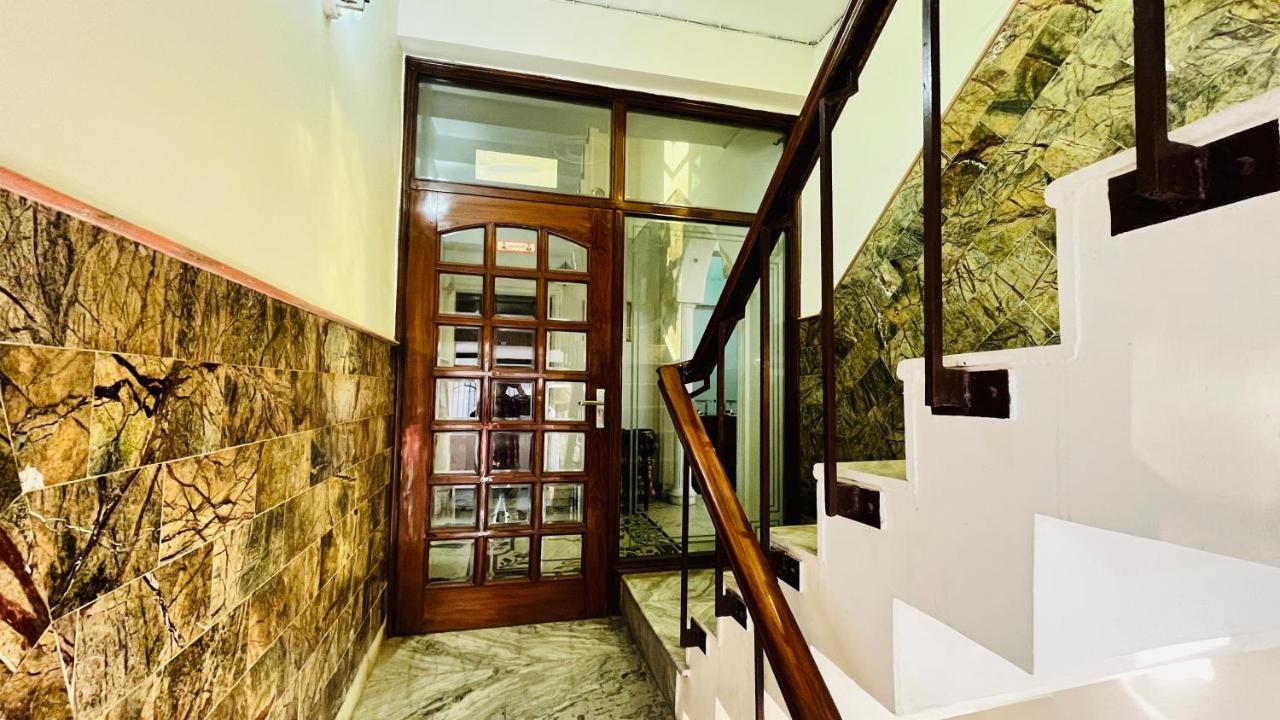 Hotel Starline Sector 28 Гургаон Экстерьер фото