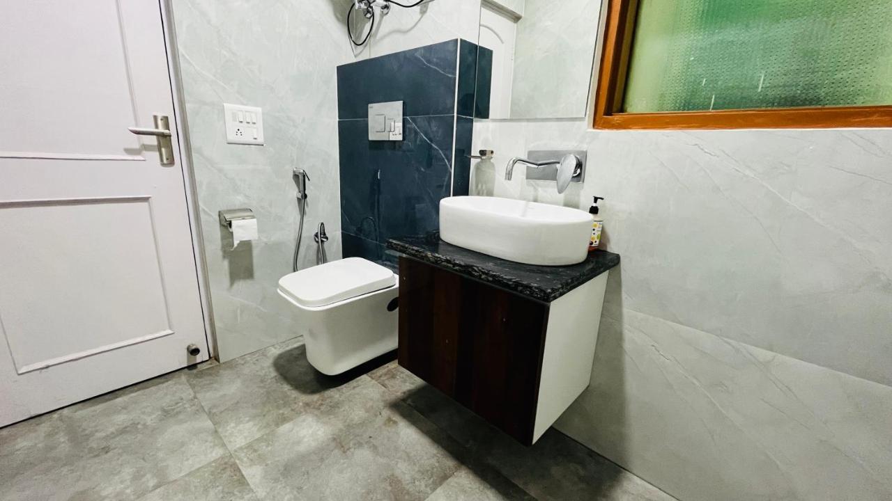 Hotel Starline Sector 28 Гургаон Экстерьер фото