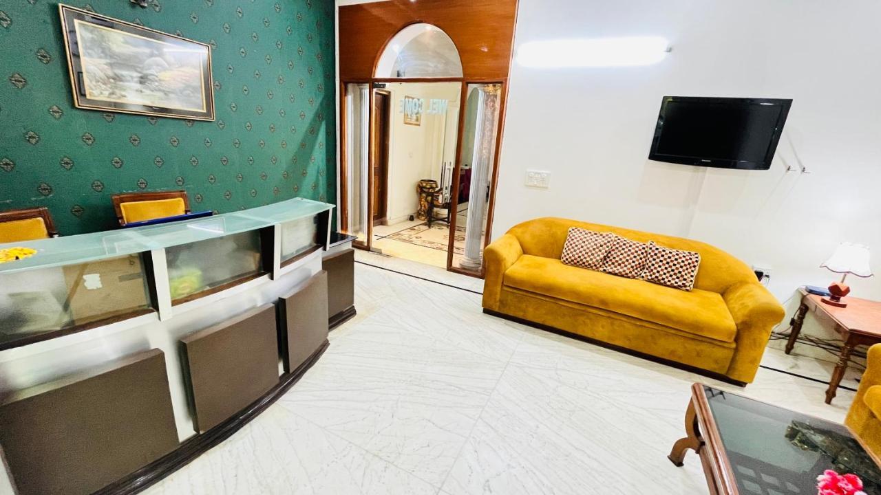 Hotel Starline Sector 28 Гургаон Экстерьер фото