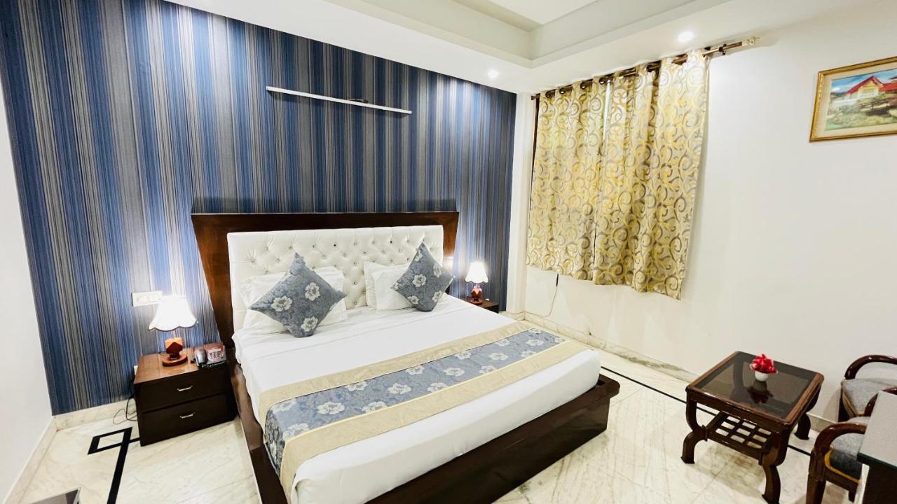 Hotel Starline Sector 28 Гургаон Экстерьер фото