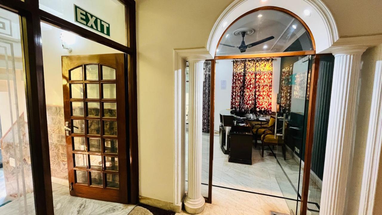 Hotel Starline Sector 28 Гургаон Экстерьер фото