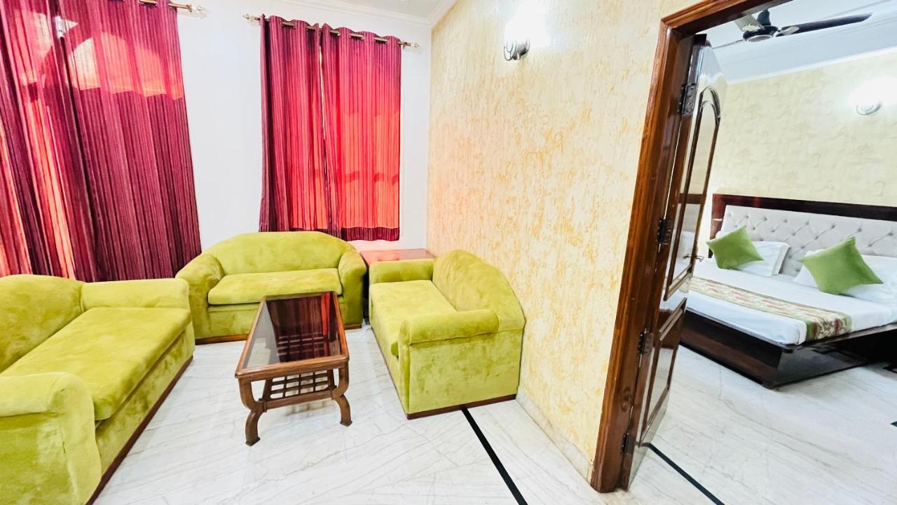 Hotel Starline Sector 28 Гургаон Экстерьер фото