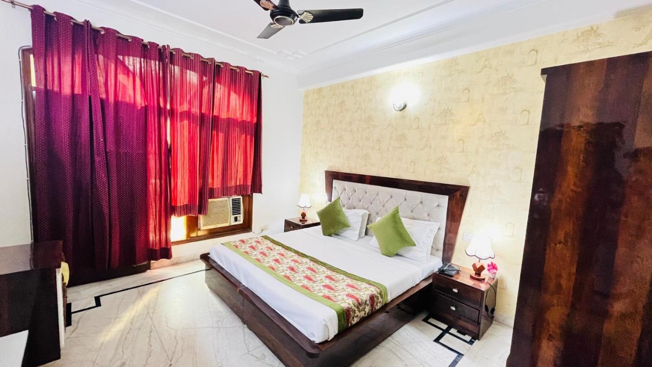 Hotel Starline Sector 28 Гургаон Экстерьер фото