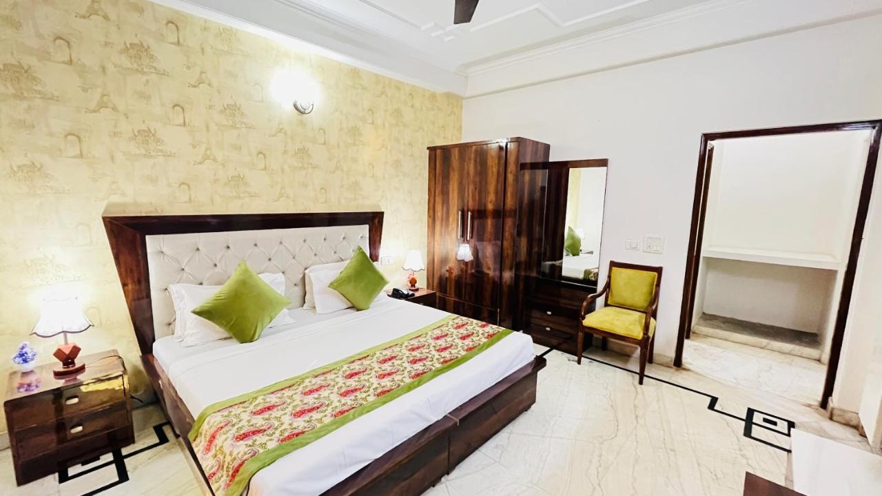 Hotel Starline Sector 28 Гургаон Экстерьер фото