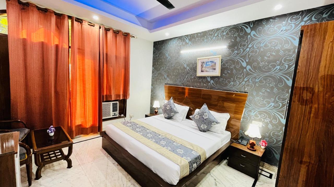 Hotel Starline Sector 28 Гургаон Экстерьер фото