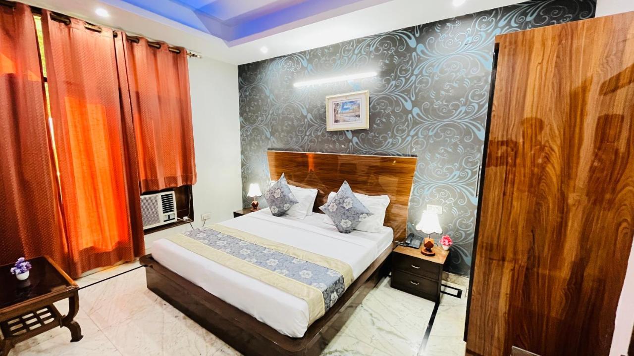 Hotel Starline Sector 28 Гургаон Экстерьер фото