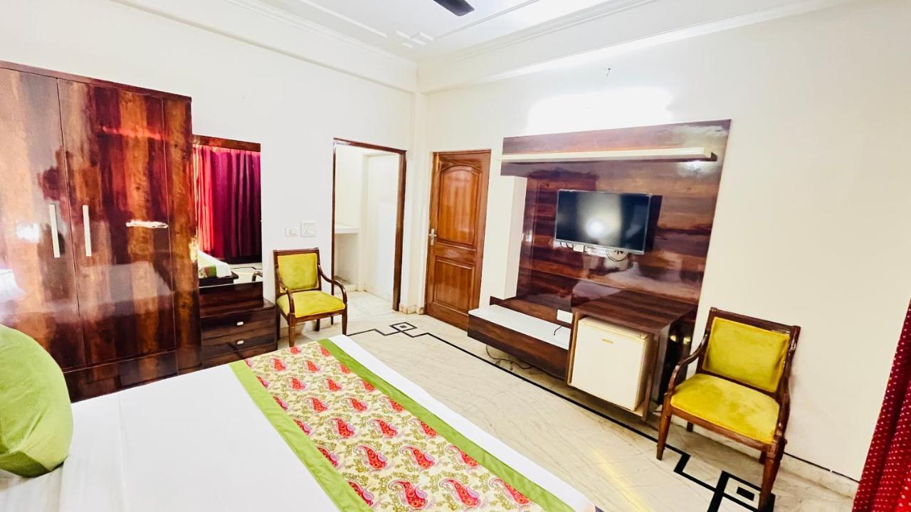 Hotel Starline Sector 28 Гургаон Экстерьер фото