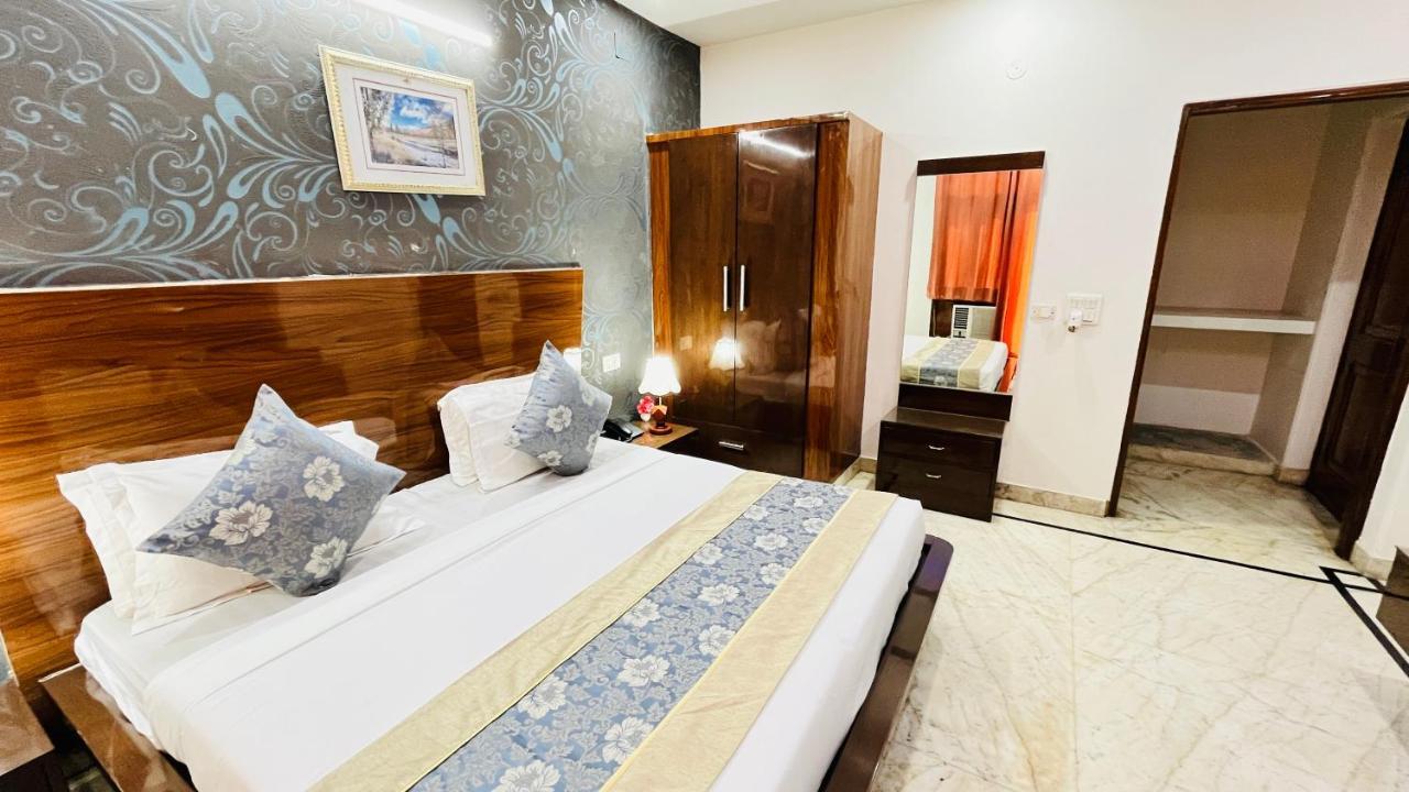 Hotel Starline Sector 28 Гургаон Экстерьер фото