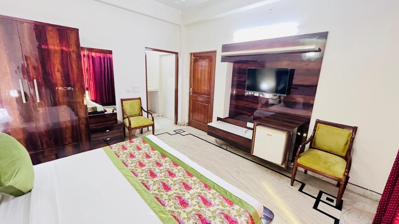 Hotel Starline Sector 28 Гургаон Экстерьер фото