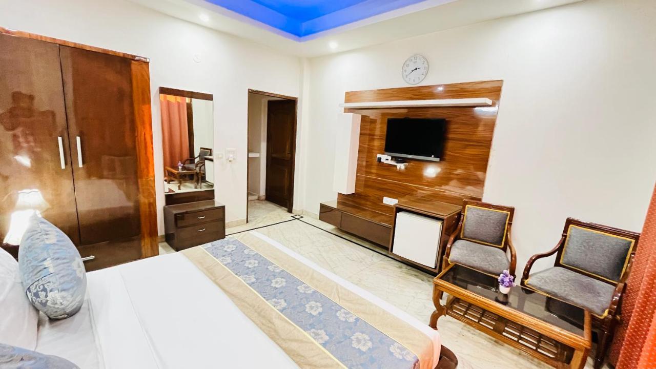 Hotel Starline Sector 28 Гургаон Экстерьер фото