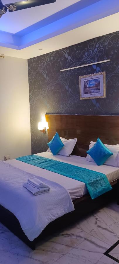 Hotel Starline Sector 28 Гургаон Экстерьер фото